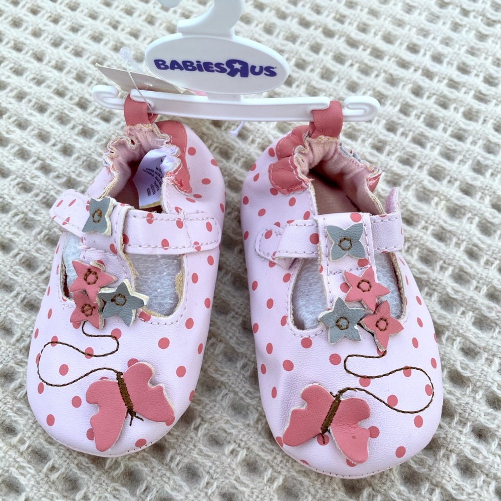2/$10 Polka dot Mary Jane soft baby shoe 6-12month